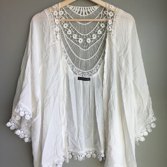 SHEIN Accessories - SHEIN Lacy Floral Shawl